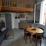 Les Sous L' Olivier En Camargue *