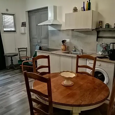 Les Sous L' Olivier En Camargue Vauvert
