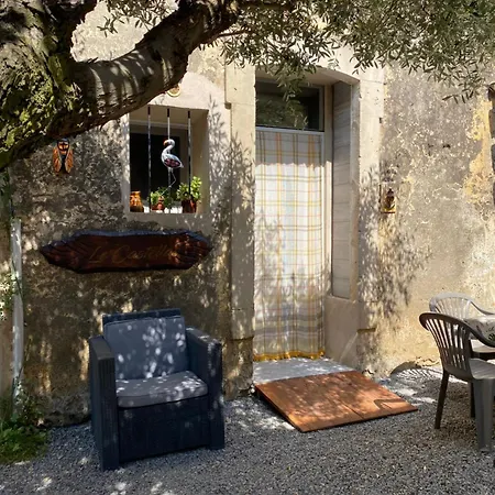 Les Sous L' Olivier En Camargue 보베르