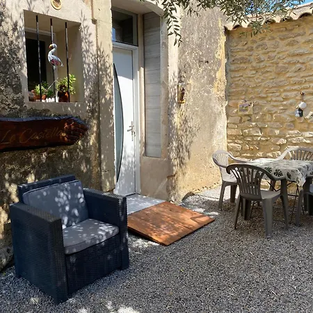 Les Sous L' Olivier En Camargue *